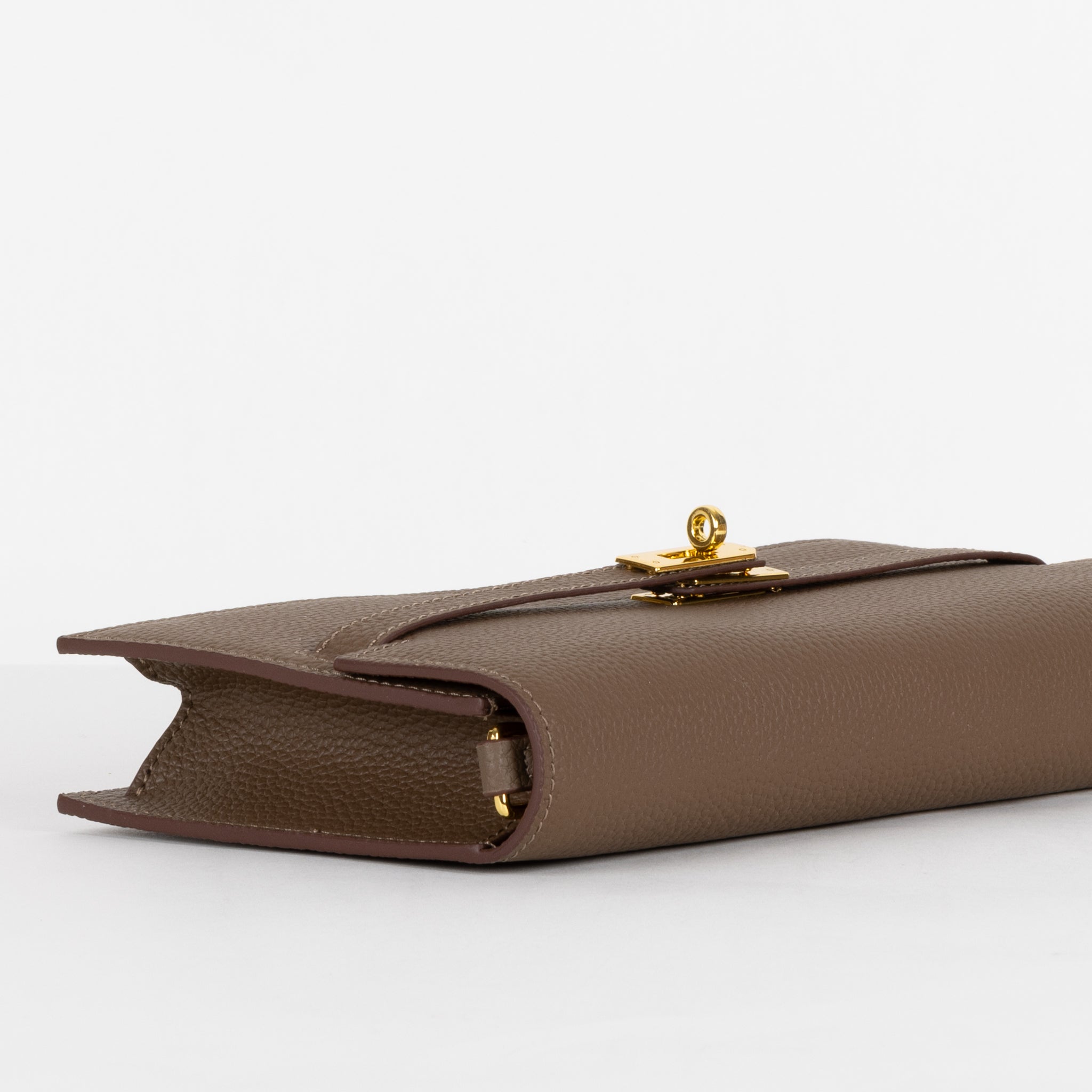 Embrayage en cuir camélia 24 - arachide