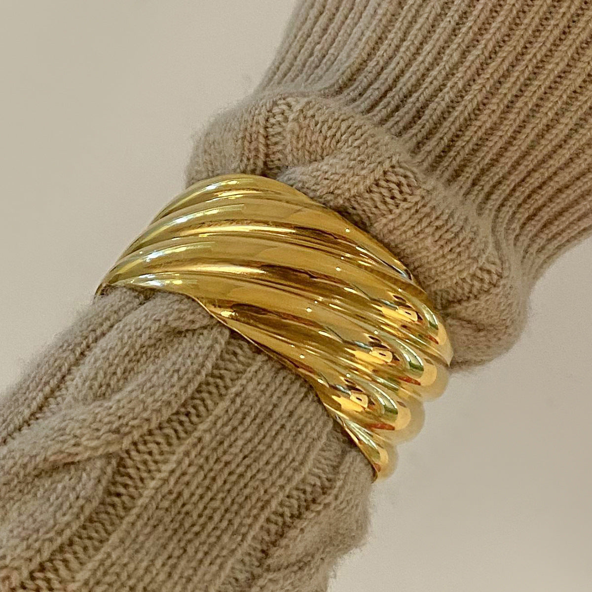 Fluid Bangle