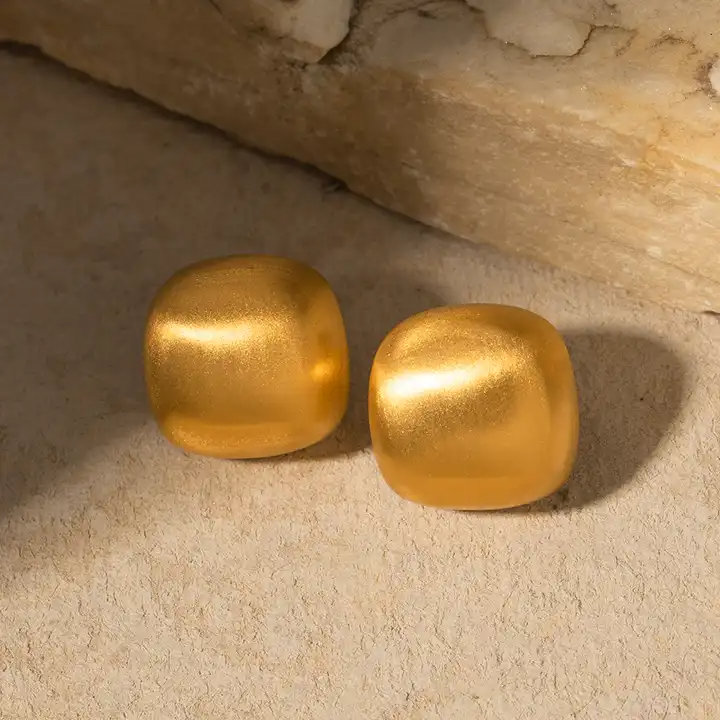 Kvadratiska Studs örhängen