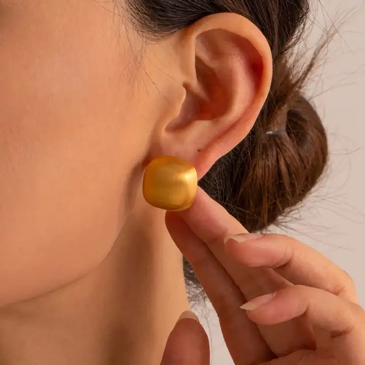 Kvadratiska Studs örhängen