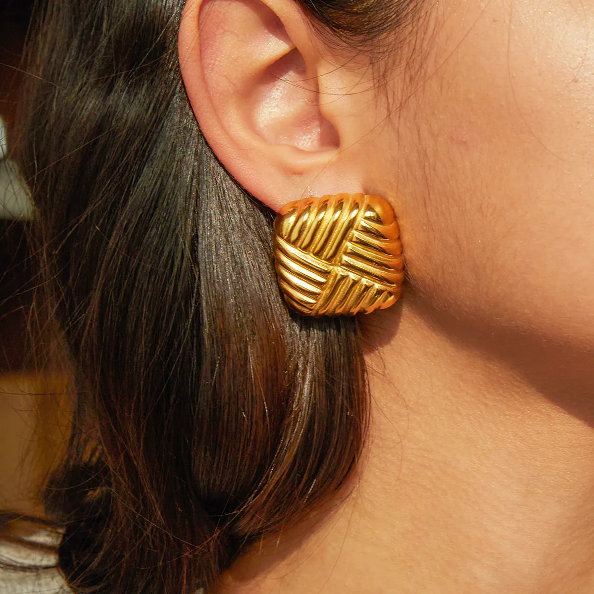 Boucles d'oreilles carrées manuelles