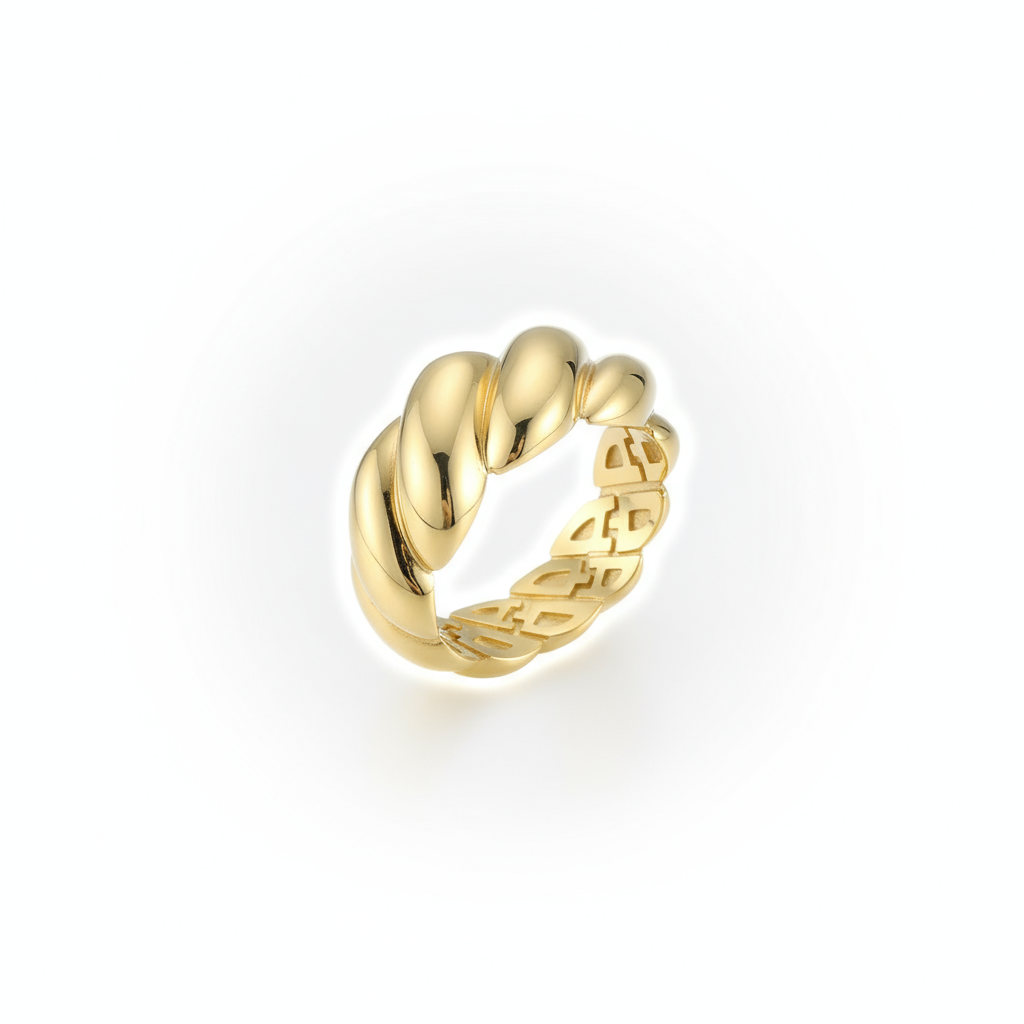 Maxima Croissant Ring