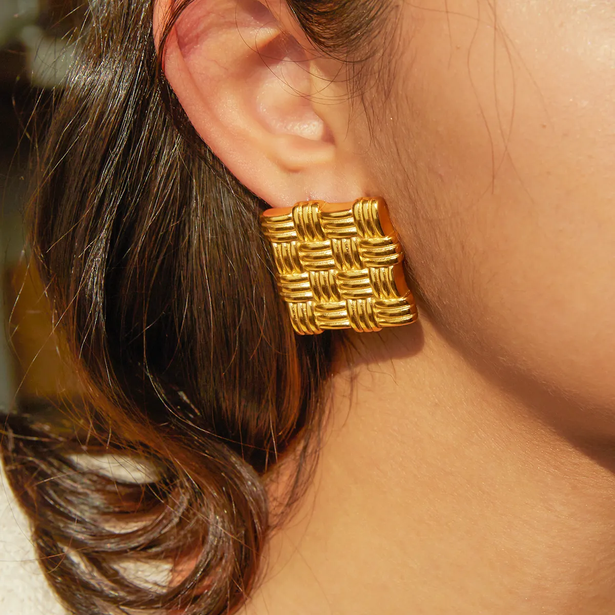 Mir est des boucles d'oreilles carrées