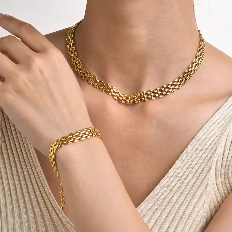 Mona Halsband