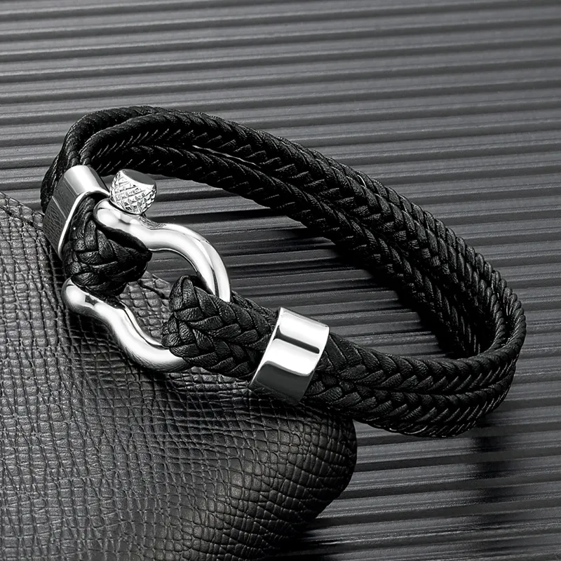Bracelet en fer à cheval