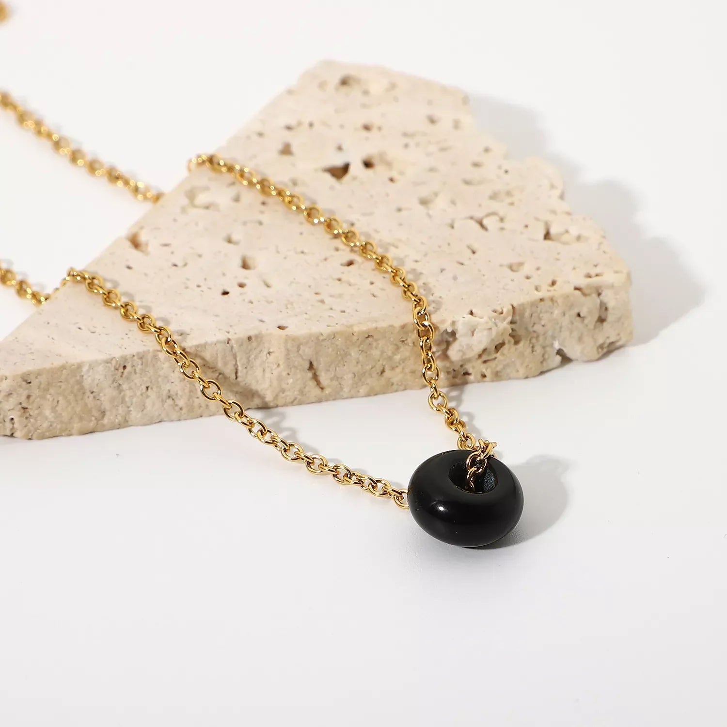 Collier Natural Stone Round Pendant / Noir