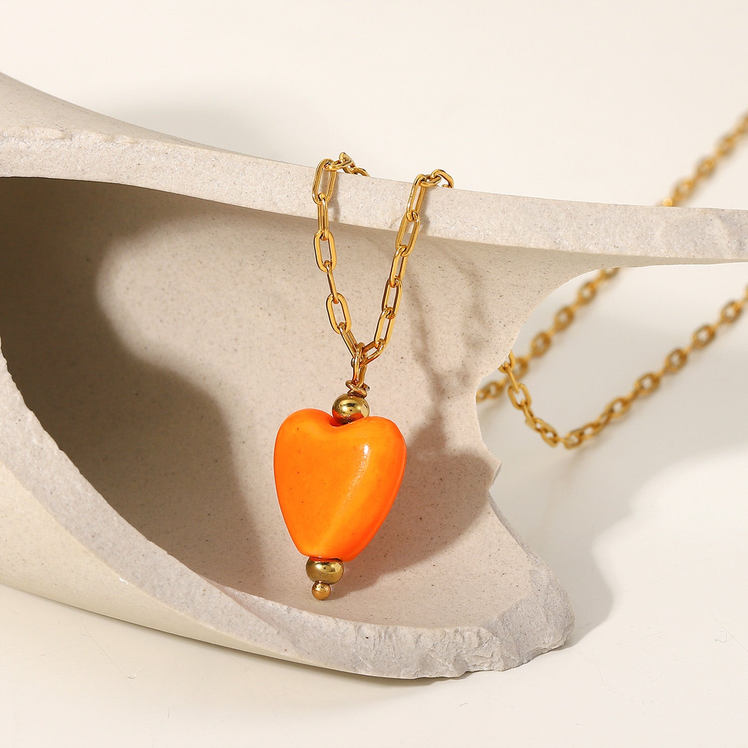 Collier avec Coeur Orange