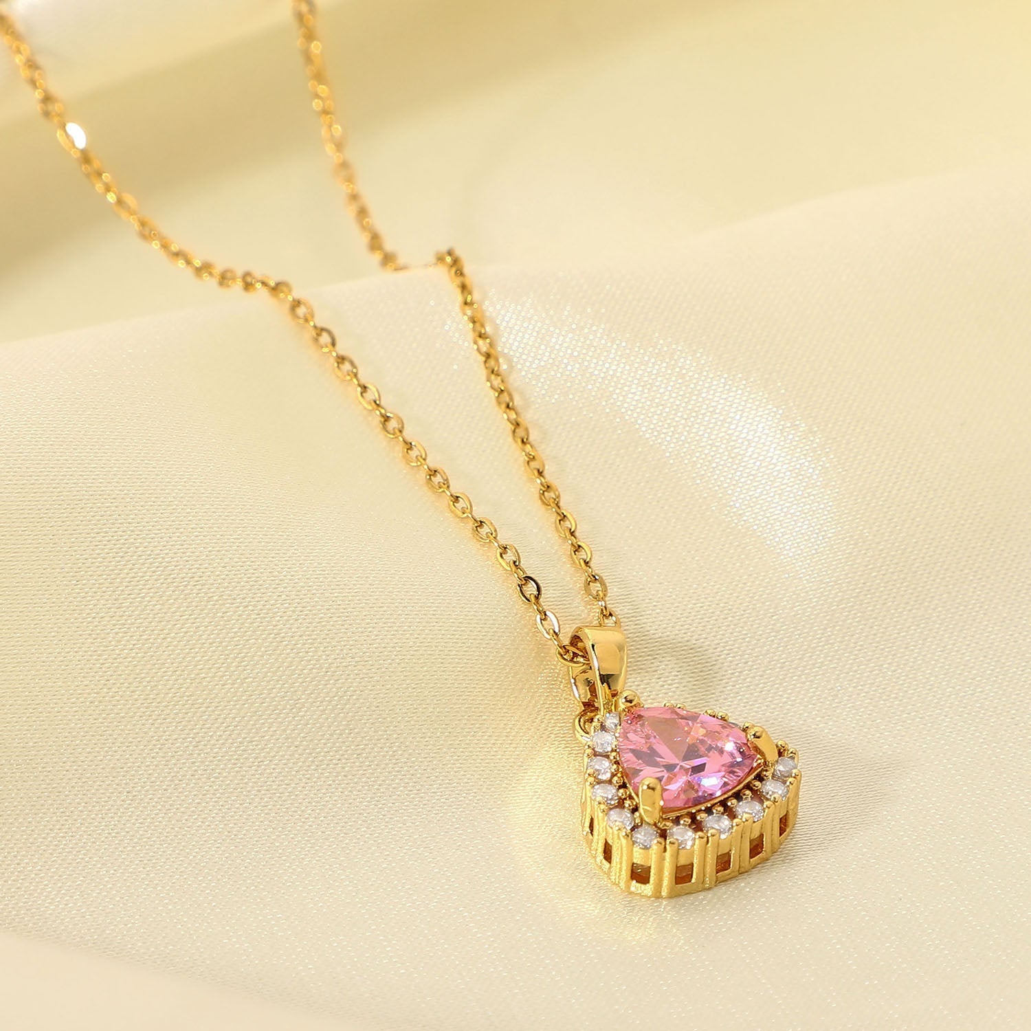 Collier Triangle Rose en Zircon Cubique