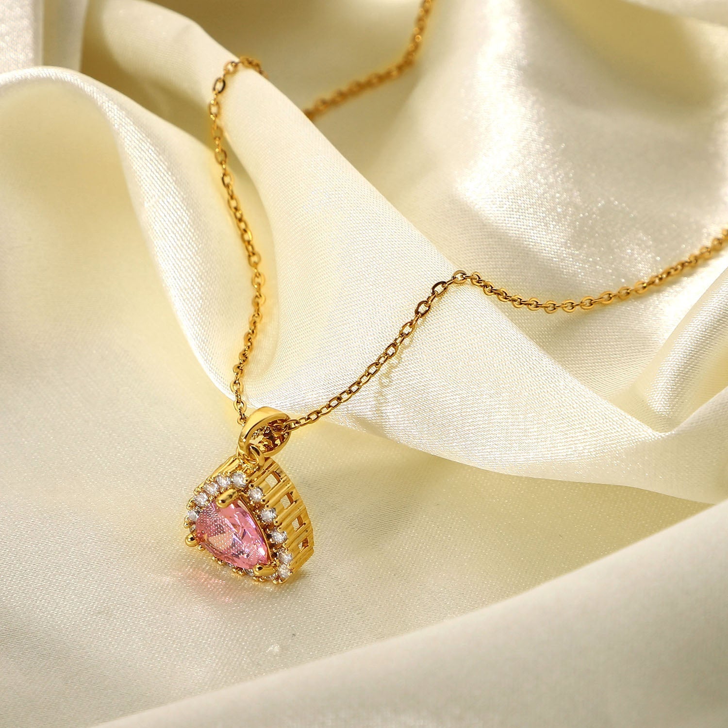 Collier Triangle Rose en Zircon Cubique