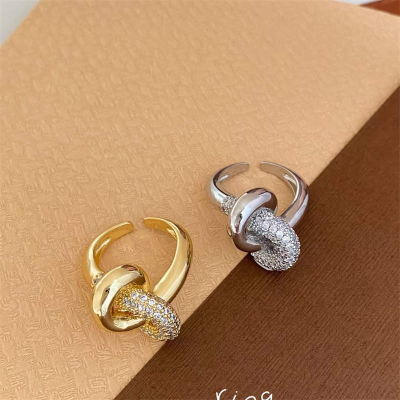 Belle Knot Ring