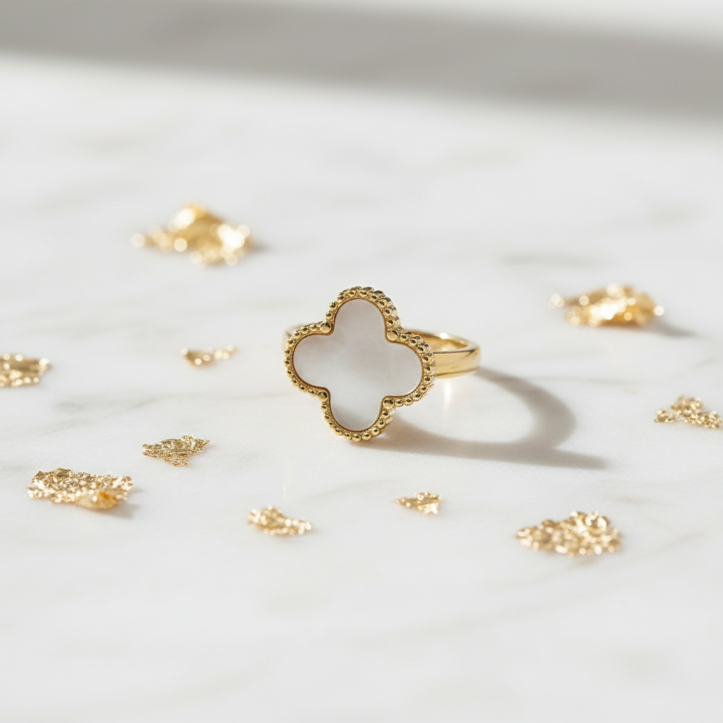 Diana Fyrklöver Ring