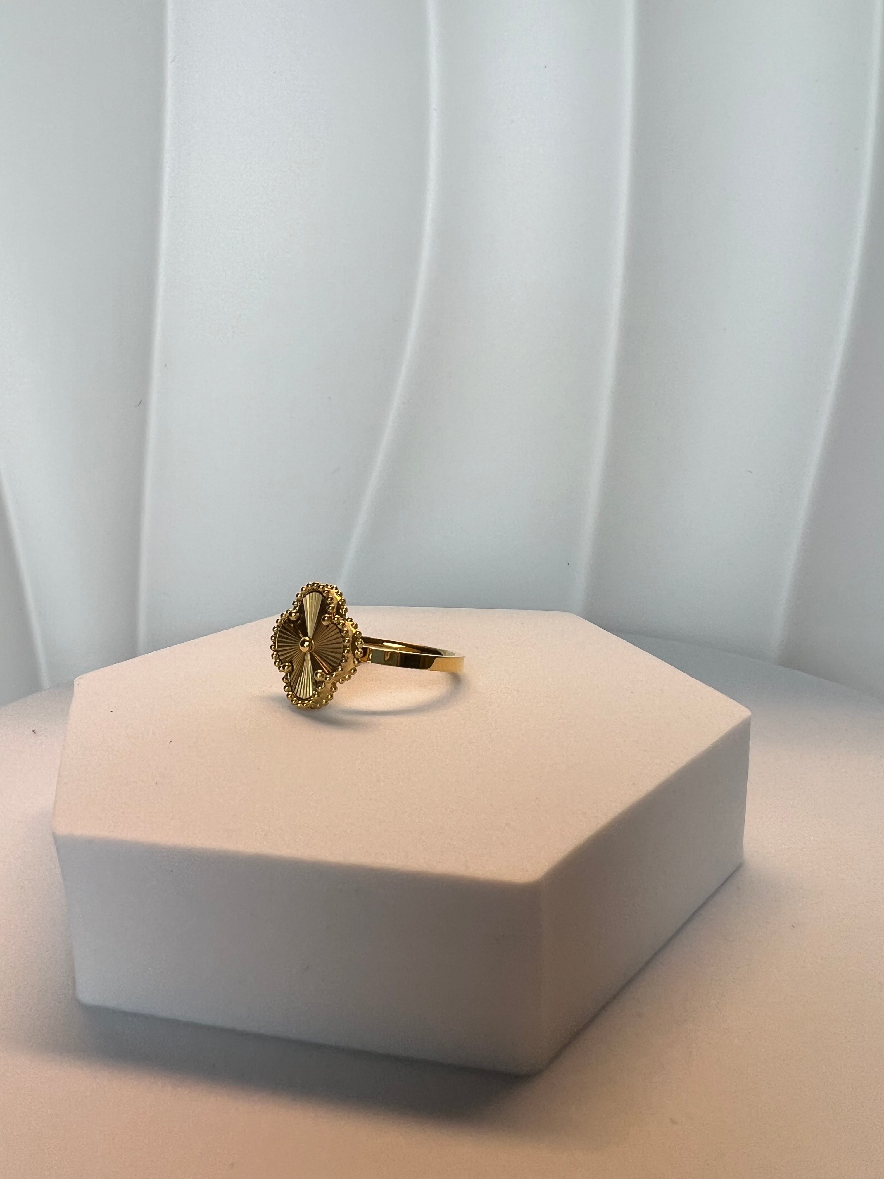 Emelia Fyrklöver Ring