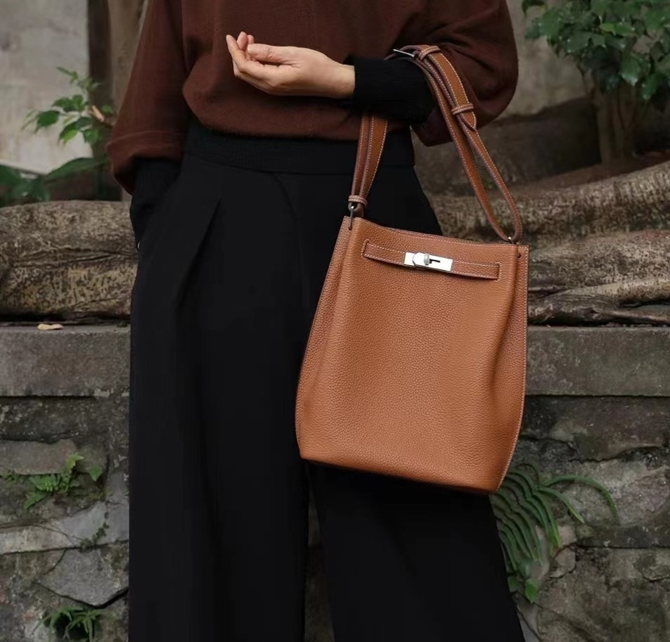 Kortney Leather Shoulder Bag 24 - Camel