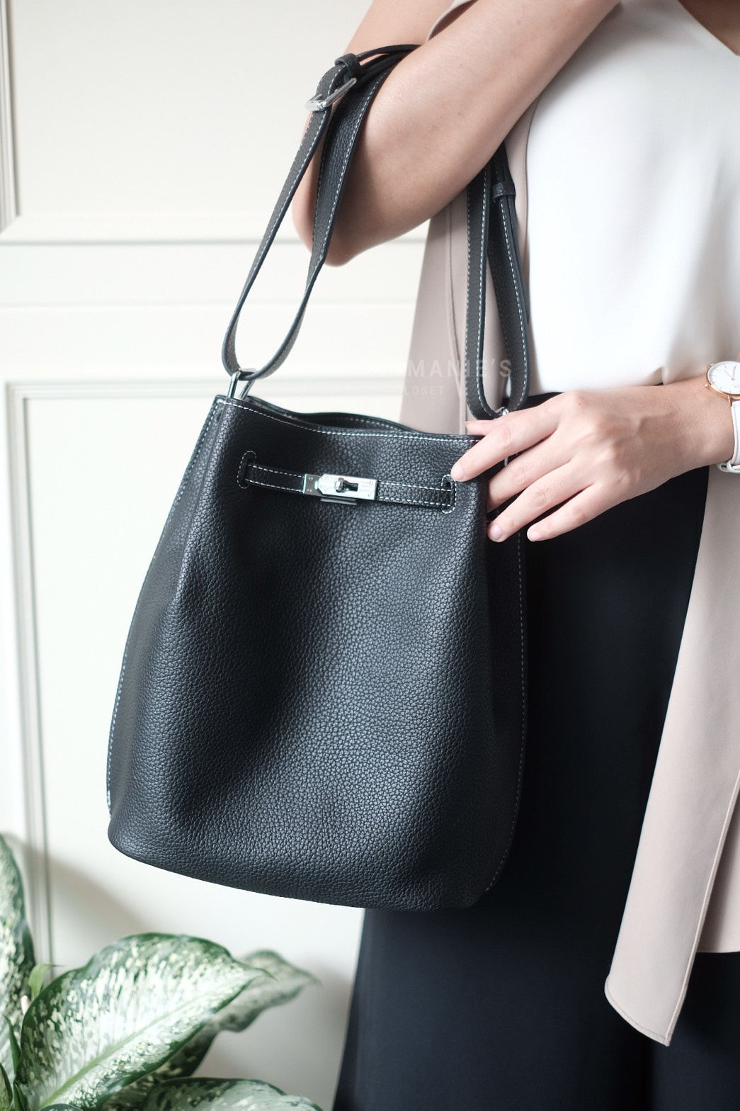 Kortney Leather Shoulder Bag 24 - Black