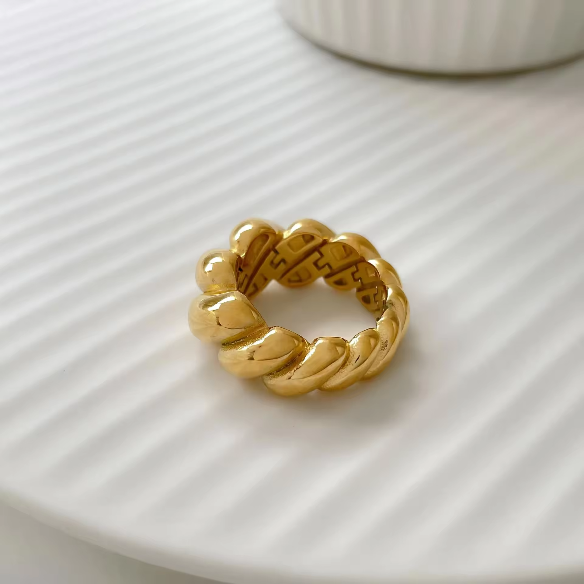 Maxima Croissant  Ring