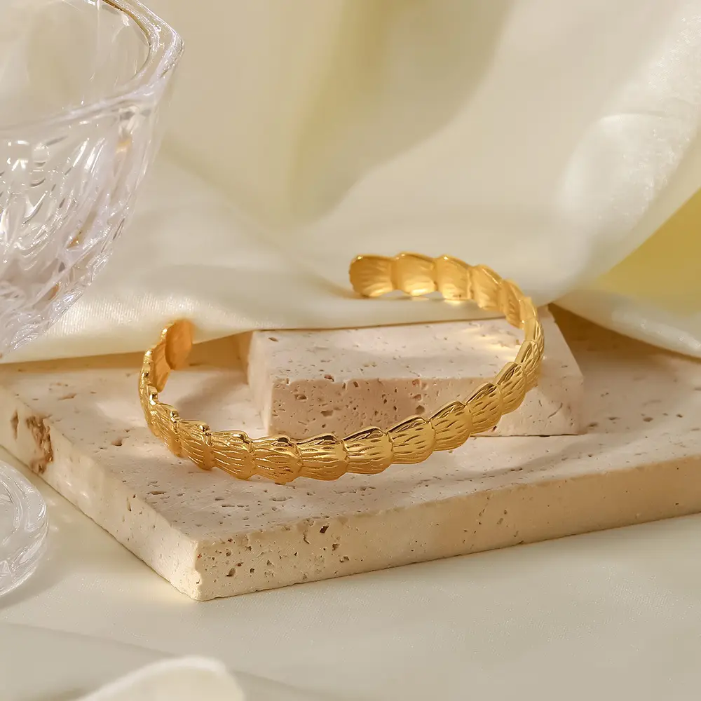 Seashell bangle