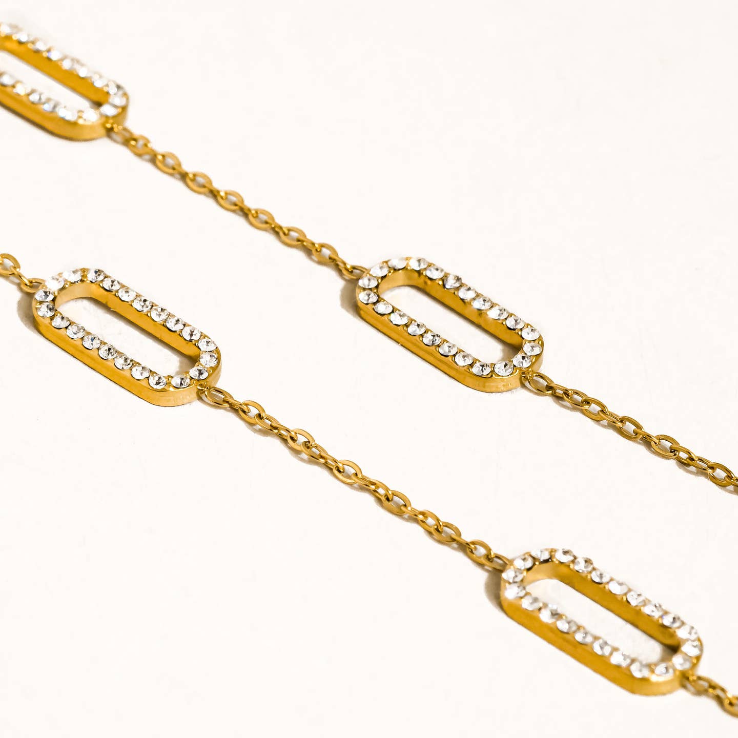 Victoria  Halsband