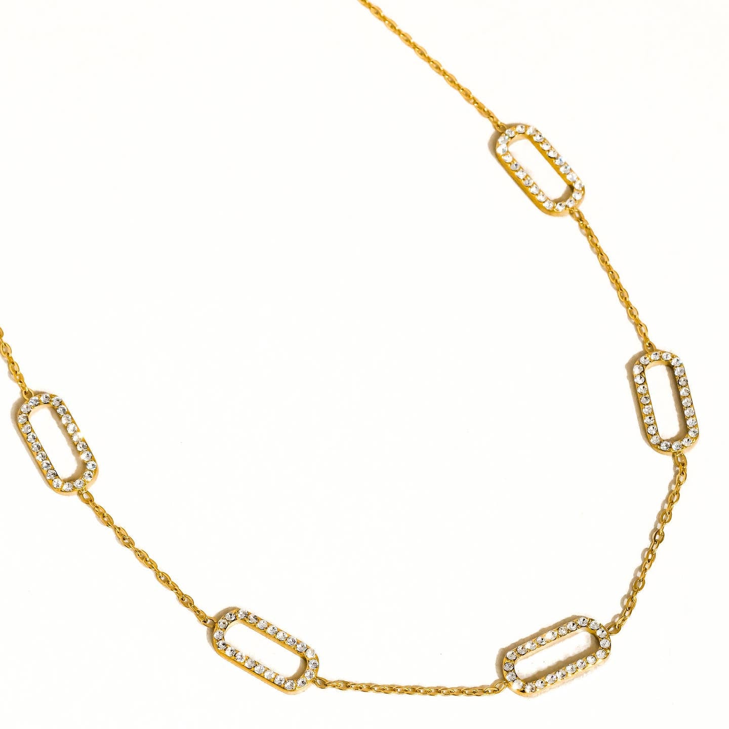 Victoria  Halsband